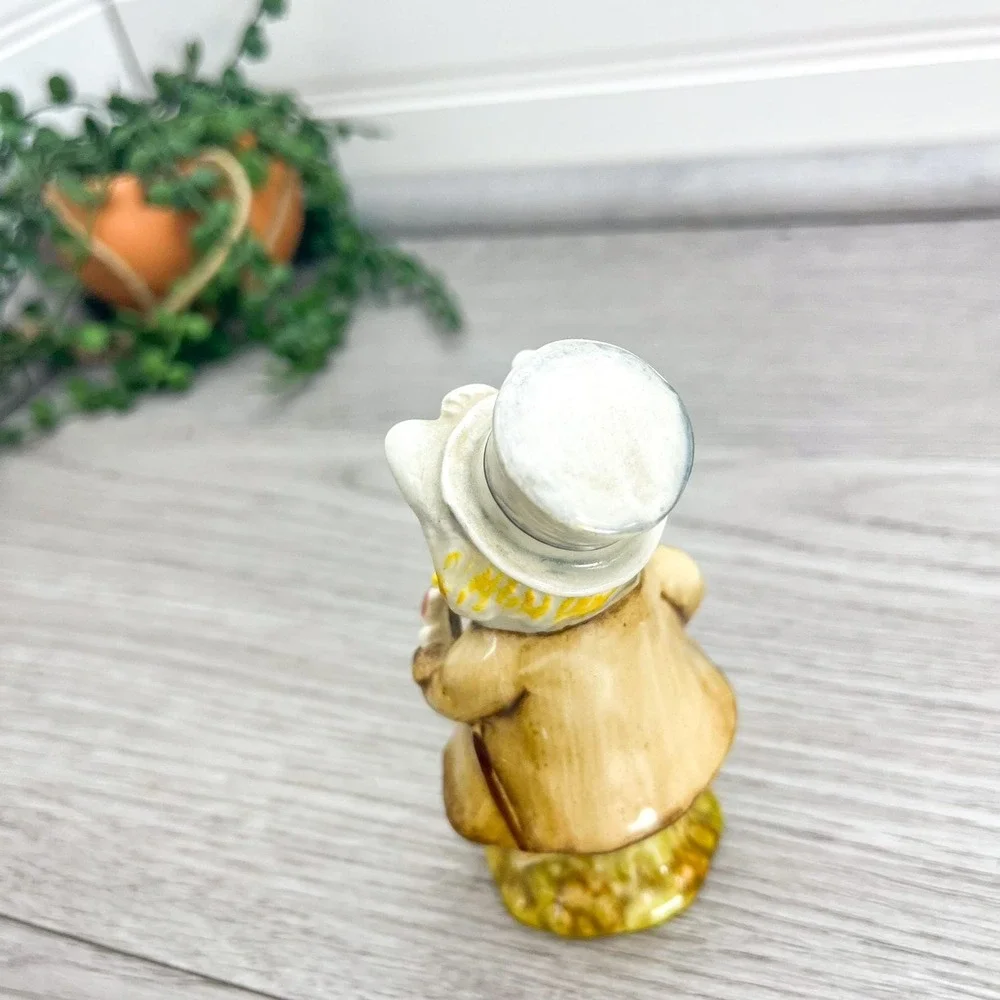 Amiable Guinea-Pig Beatrix Potter Figure, Kitschy Anthropomorphic Figurine